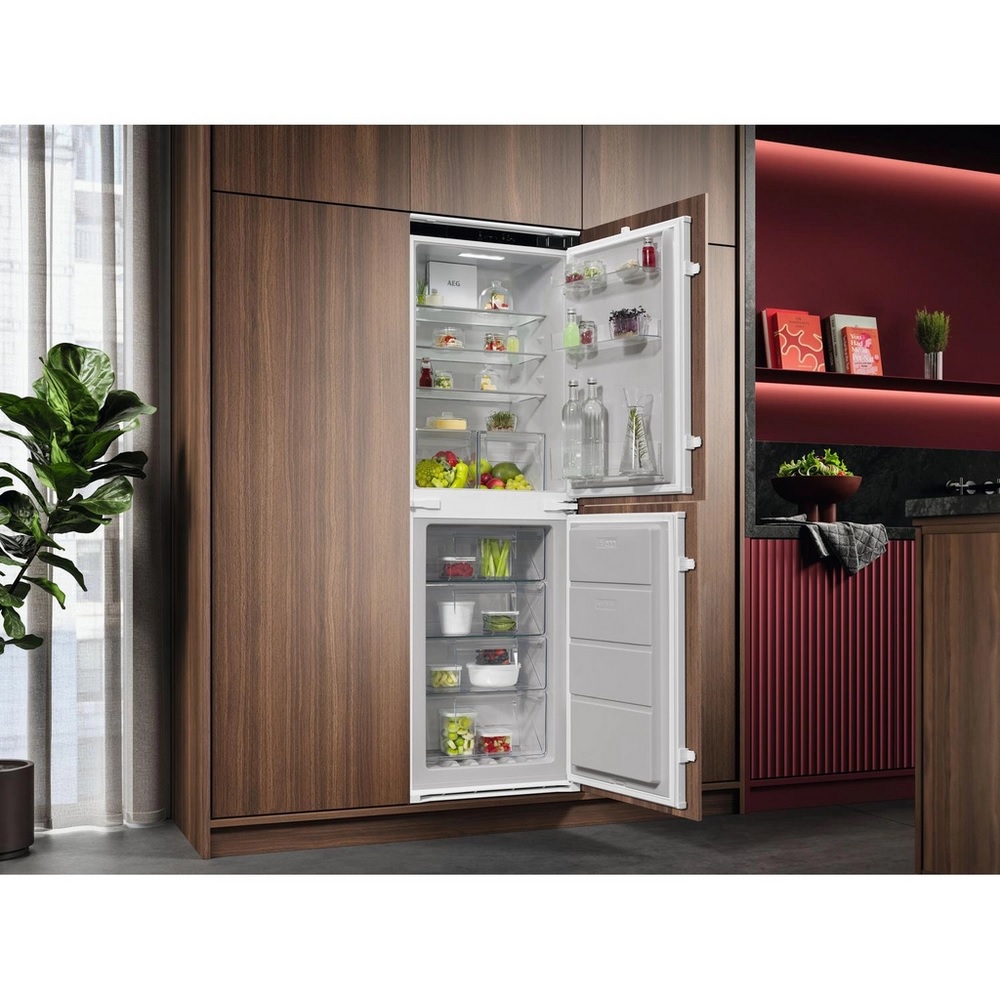 AEG NSC7T185ES No Frost 50/50 Integrated Fridge Freezer - Image 4