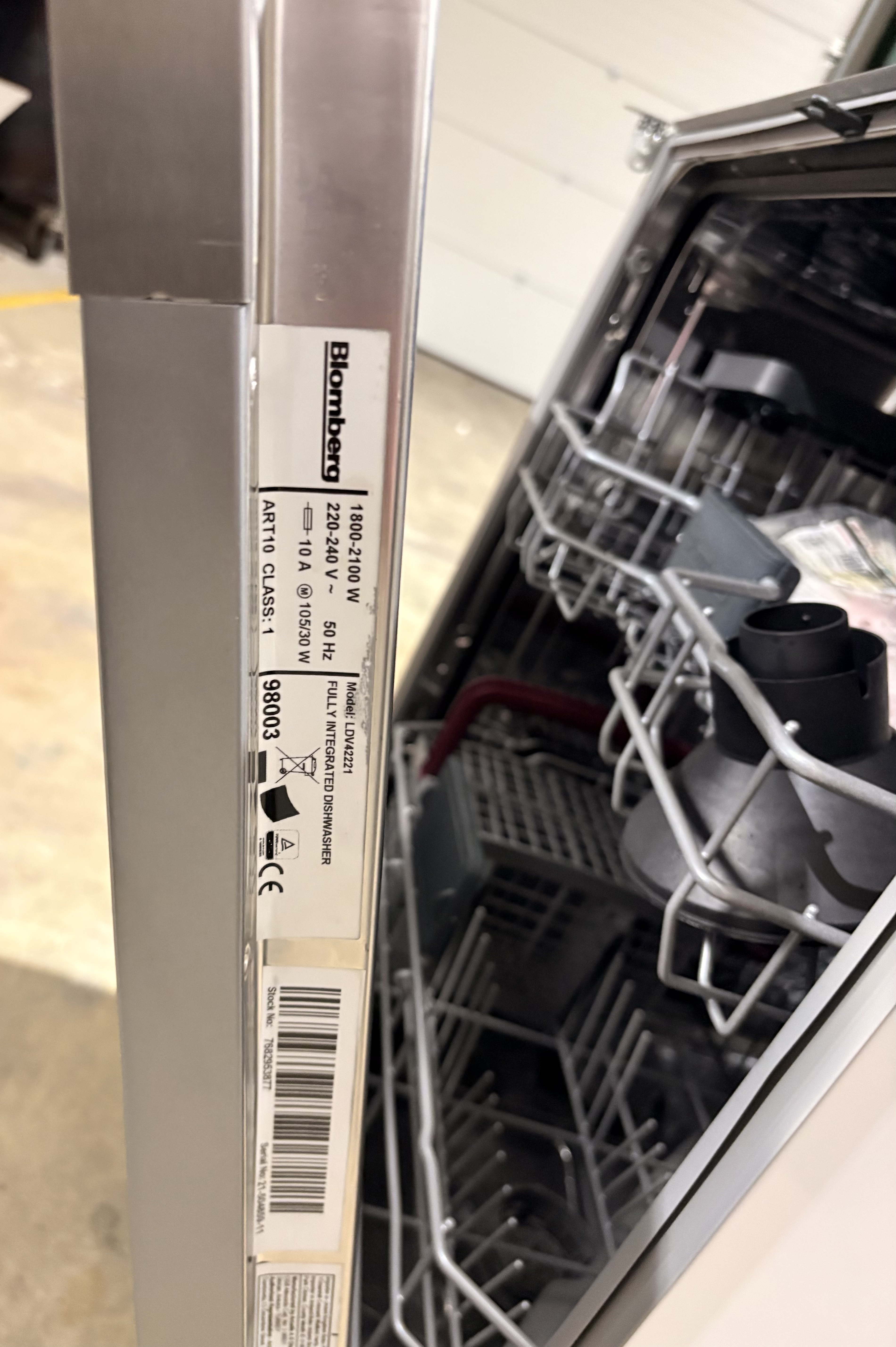 Blomberg LDV42221 Full Size Integrated Dishwasher - 14 Place Settings (GRADED*) - Image 3 Blomberg LDV42221 Full Size Integrated Dishwasher - 14 Place Settings (GRADED*) - Image 3