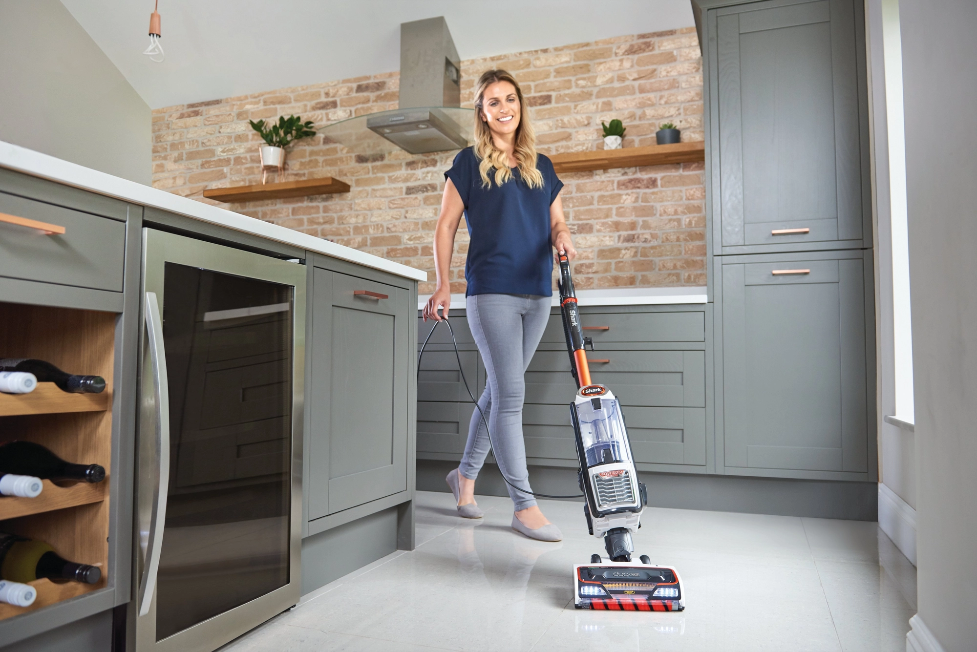 Shark NZ801UK Anti Hair Wrap Upright Vacuum Cleaner with Powered Lift- Away - White - Image 2 Shark NZ801UK Anti Hair Wrap Upright Vacuum Cleaner with Powered Lift- Away - White - Image 2