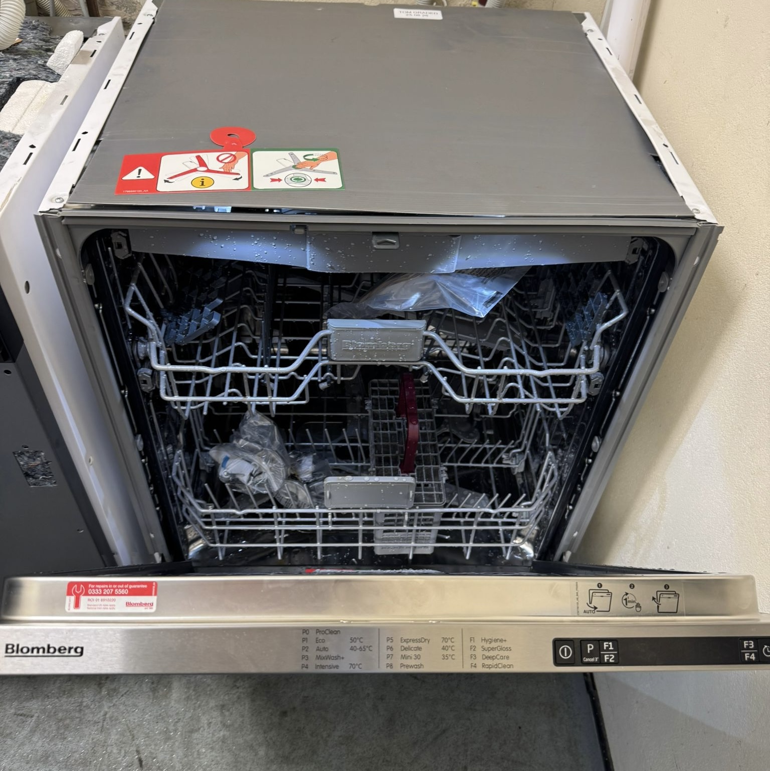 Blomberg LDV63440-EXDISP Full Size Integrated Dishwasher with 16 Place Settings (ex-display)