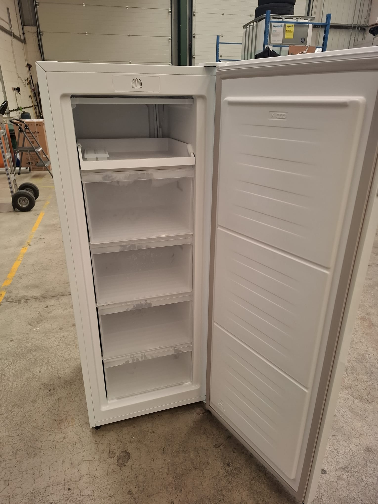 Fridgemaster MTZ55153E-GRADED* Static Tall Freezer - White - Image 2 Fridgemaster MTZ55153E-GRADED* Static Tall Freezer - White - Image 2