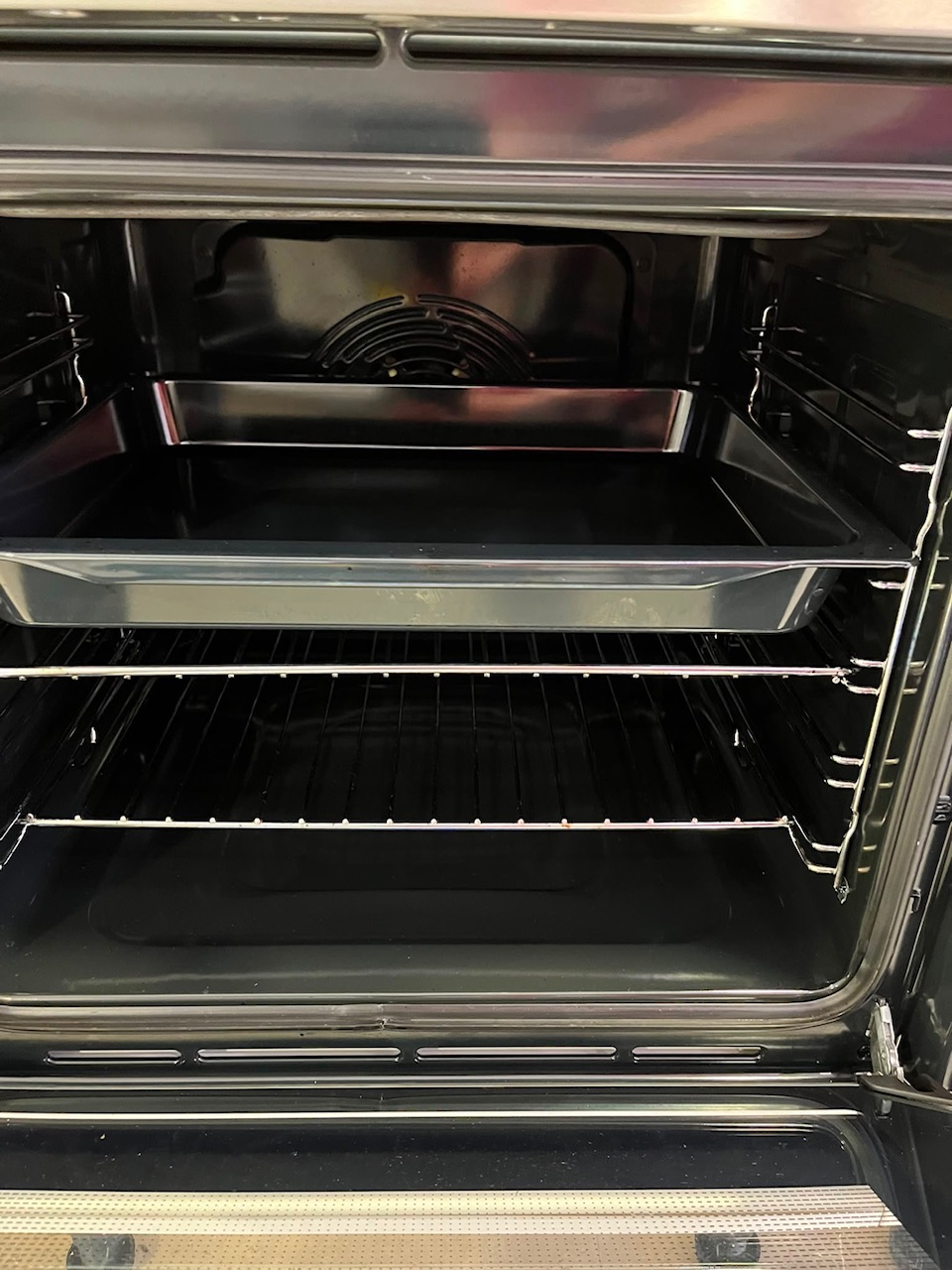 Hisense BI62212AXUK-GR built in oven (sold as seen, no warranty)
