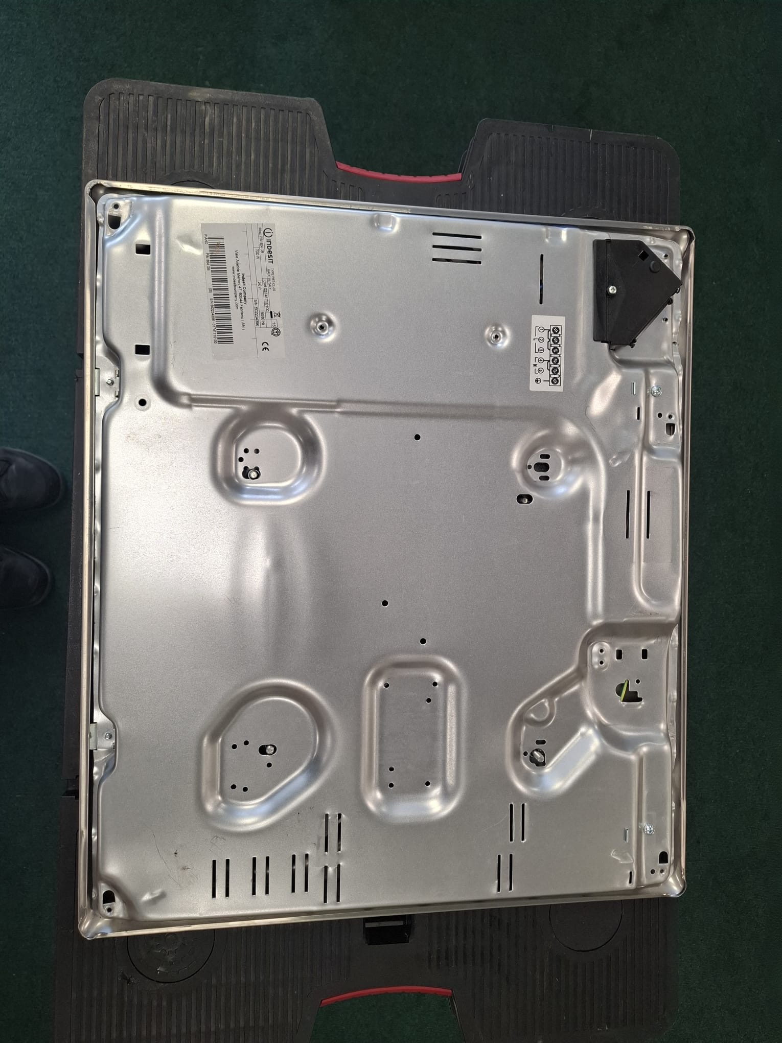 Indesit PIM604GB-EXDISPLAY* 60cm Built-in Electric Hob - Image 2 Indesit PIM604GB-EXDISPLAY* 60cm Built-in Electric Hob - Image 2