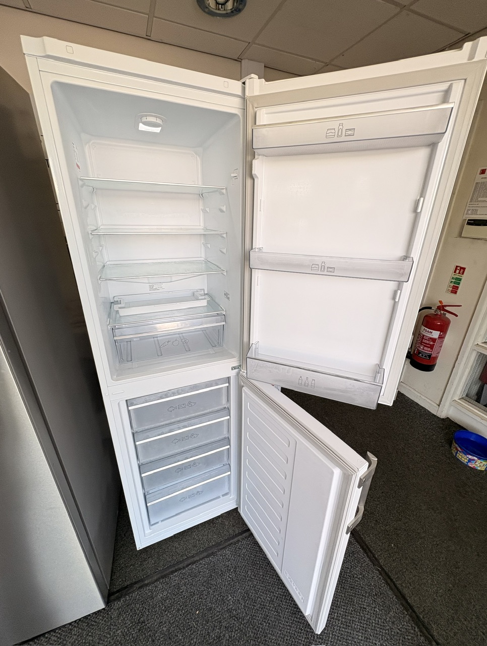 Blomberg KGM4553GRADED 54cm 50/50 Frost Free Fridge Freezer - White - Image 2