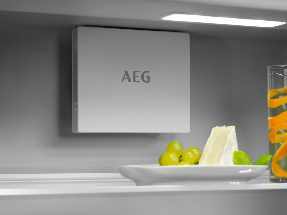 AEG NSK6D181EC Built-In Larder Fridge, Fixed Hinge - Image 3 AEG NSK6D181EC Built-In Larder Fridge, Fixed Hinge - Image 3
