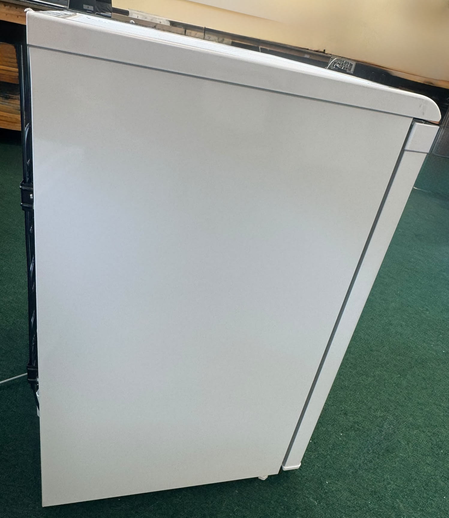 Zenith ZLS4584WGR 54cm Undercounter Larder Fridge (New, 12month warranty, fully tested, small marks and scratches on lid.) - Image 5 Zenith ZLS4584WGR 54cm Undercounter Larder Fridge (New, 12month warranty, fully tested, small marks and scratches on lid.) - Image 5