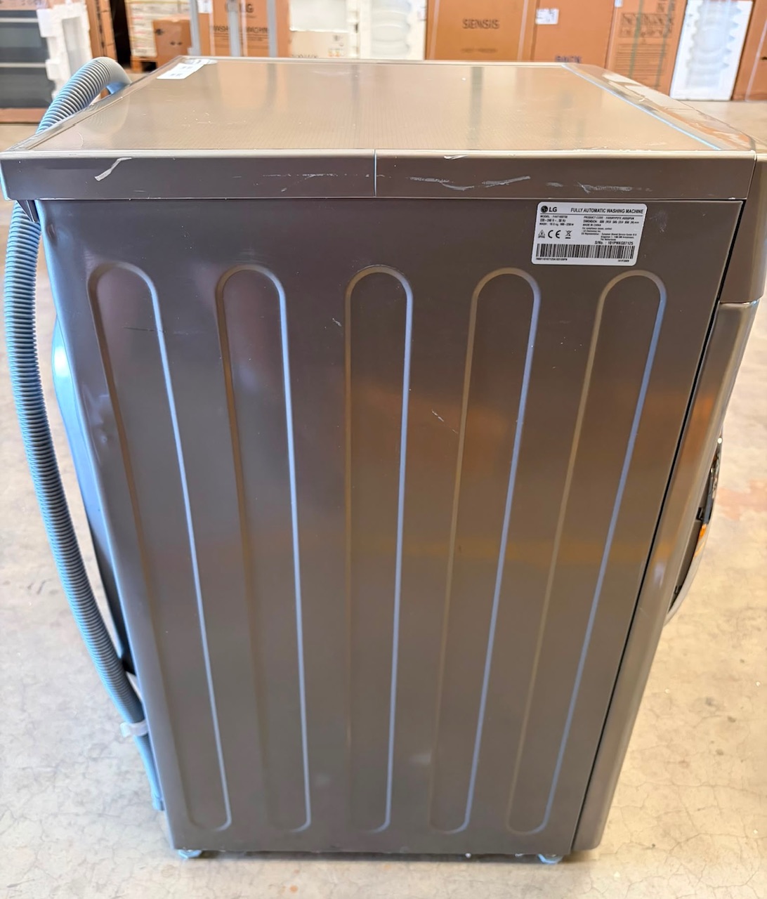 LG F4V710STSE-GR 10.5kg Washing Machine (slight damage) fully tested and cleaned - Image 4 LG F4V710STSE-GR 10.5kg Washing Machine (slight damage) fully tested and cleaned - Image 4