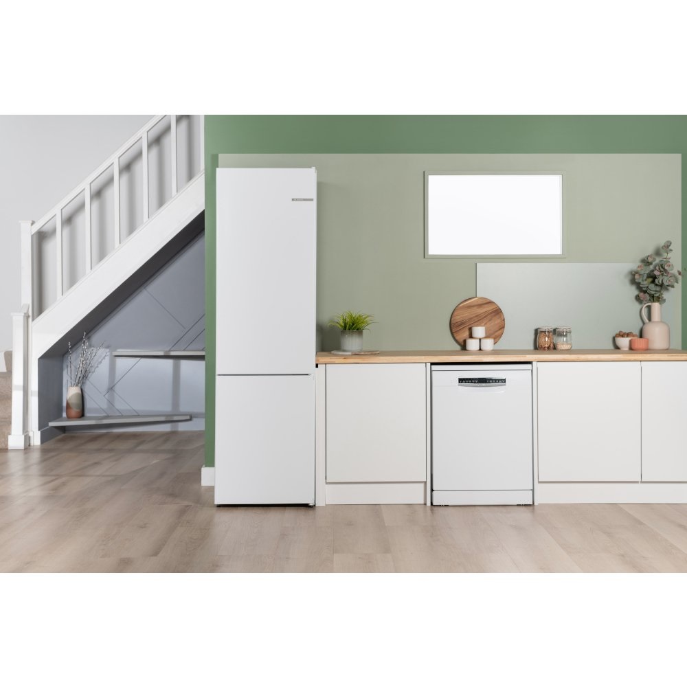 Bosch KGN392WDFG Series 4 No Frost Fridge Freezer, 70/30, White - Image 3