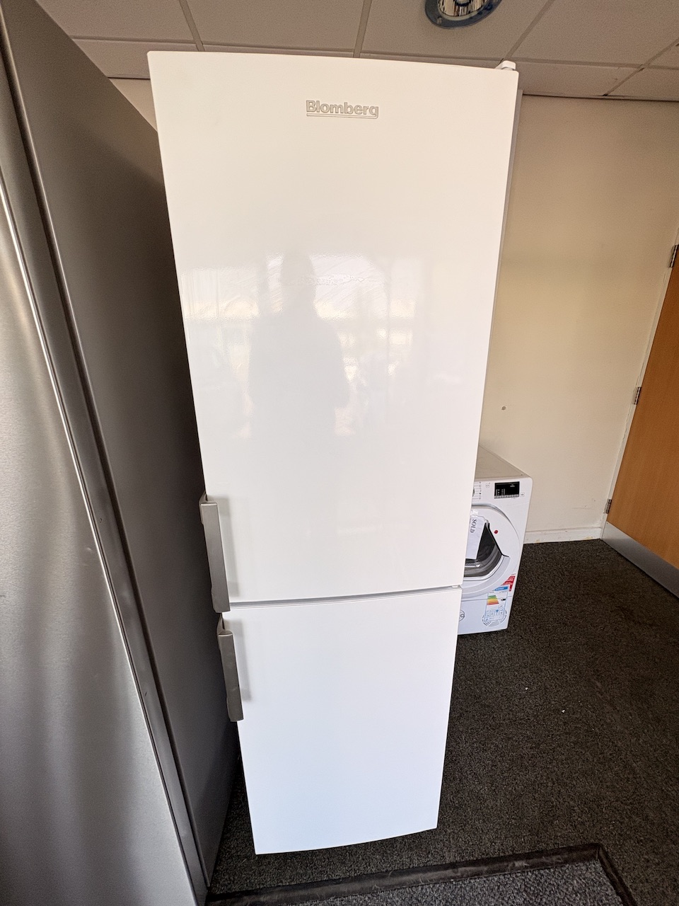 Blomberg KGM4553GRADED 54cm 50/50 Frost Free Fridge Freezer - White