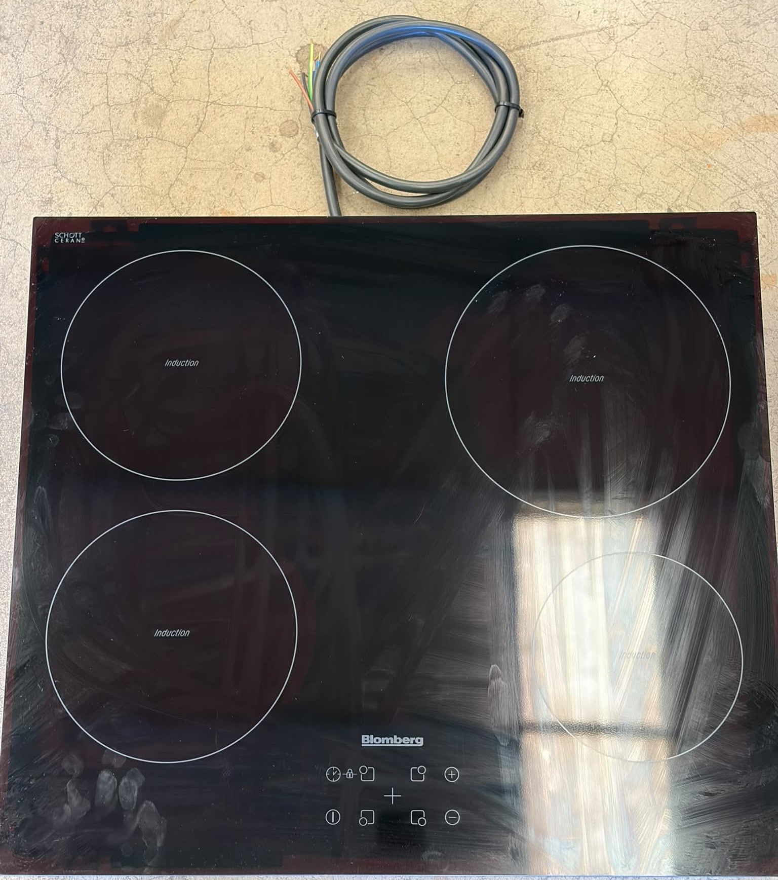 Blomberg MIN54306N-EXDISPLAY* 60cm Touch Control Induction Hob Blomberg MIN54306N-EXDISPLAY* 60cm Touch Control Induction Hob