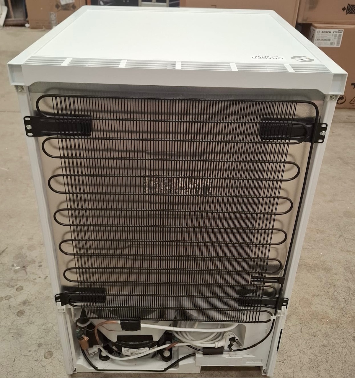 Liebherr T1700-GRADED 55.4cm Larder Fridge Brand New, un-used, tested, seals / cools ok Dent to side with paint scratches and door will not level. - Image 6 Liebherr T1700-GRADED 55.4cm Larder Fridge Brand New, un-used, tested, seals / cools ok Dent to side with paint scratches and door will not level. - Image 6