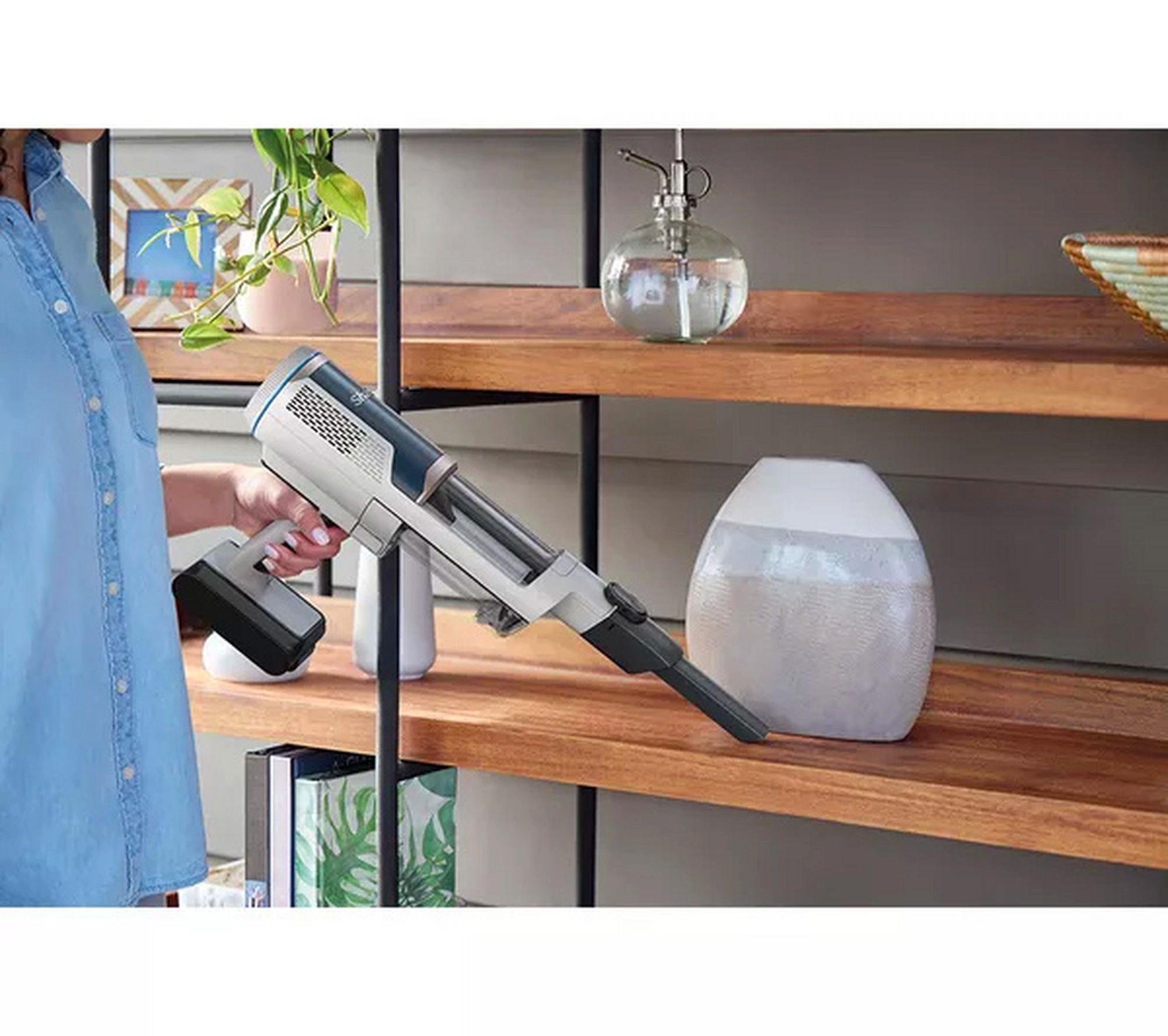 Shark BU3521UK Clean & Empty Cordless Vacuum Cleaner & Auto-Empty System - 40 Minutes Run Time - White - Image 2 Shark BU3521UK Clean & Empty Cordless Vacuum Cleaner & Auto-Empty System - 40 Minutes Run Time - White - Image 2