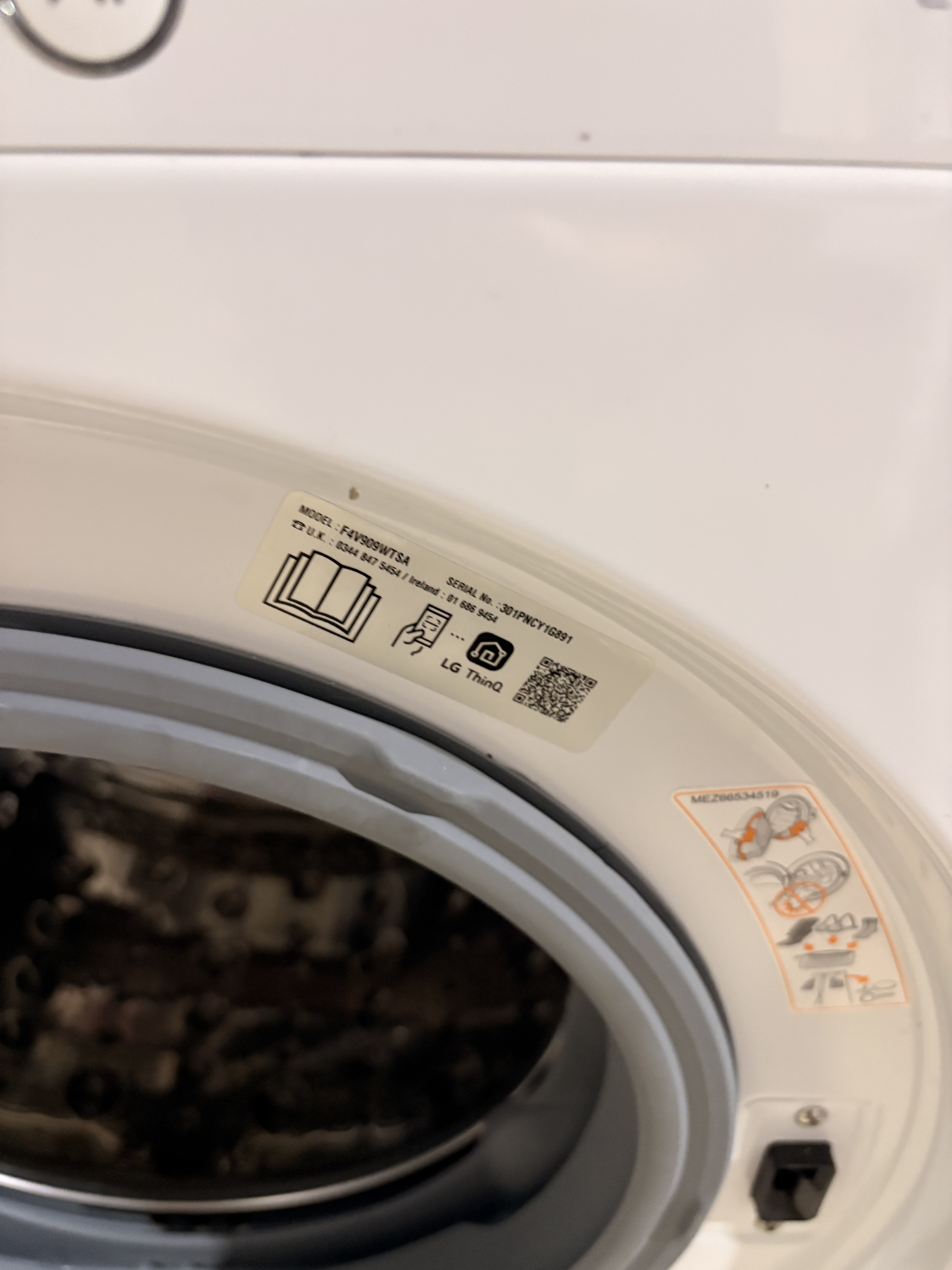 LG F4V909WTS 9kg WiFi Connected Washing Machine (GRADED*) - Image 3 LG F4V909WTS 9kg WiFi Connected Washing Machine (GRADED*) - Image 3