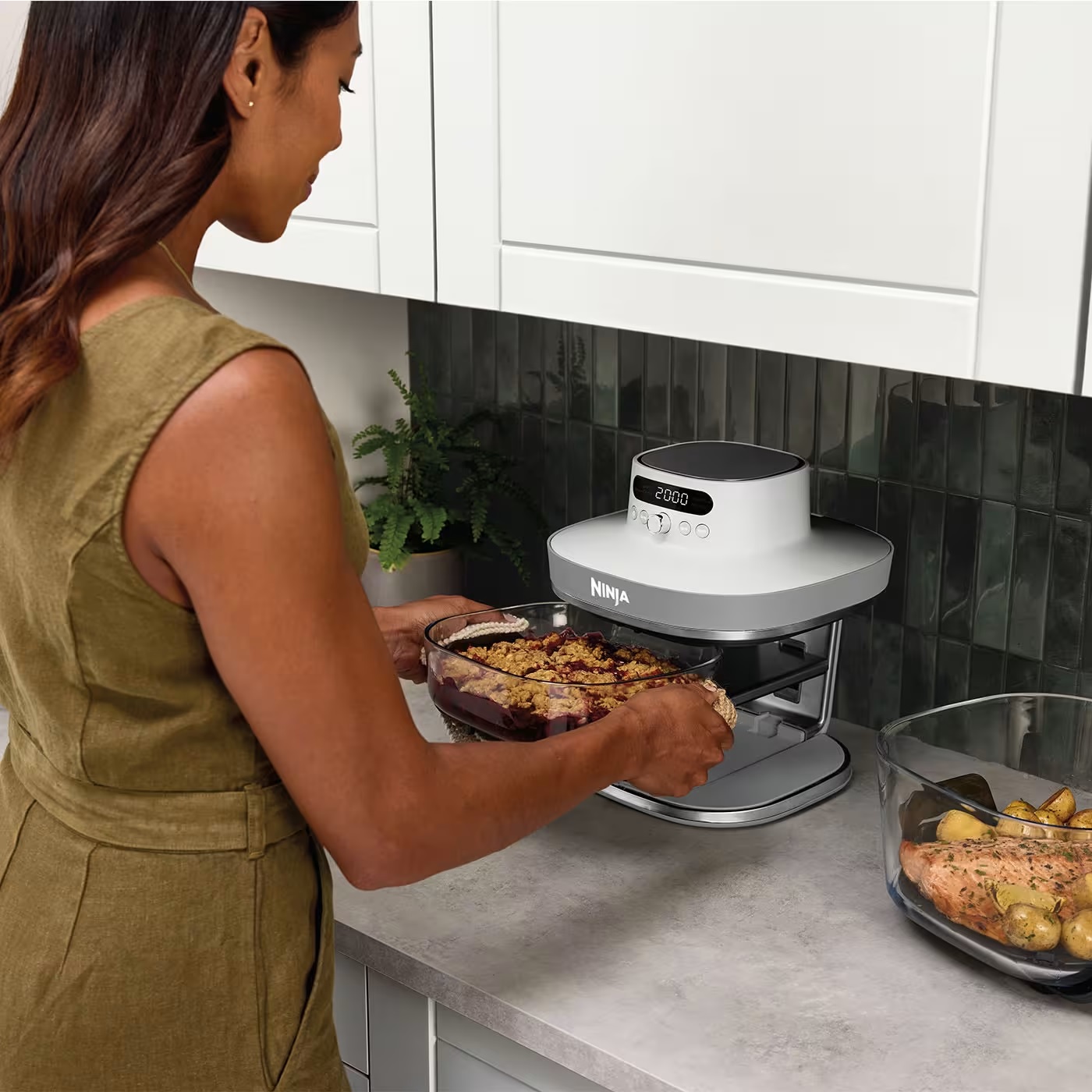 NINJA AS090UKGN CRISPi PRO 5-in-1 XL Glass Air Fryer - Moss Green - Image 3 NINJA AS090UKGN CRISPi PRO 5-in-1 XL Glass Air Fryer - Moss Green - Image 3