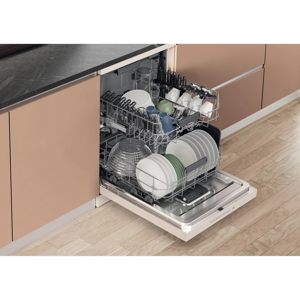 Hotpoint H7FHP43WUK Maxi Space Dishwasher with Third Rack, 15 Place Settings – White - Image 4