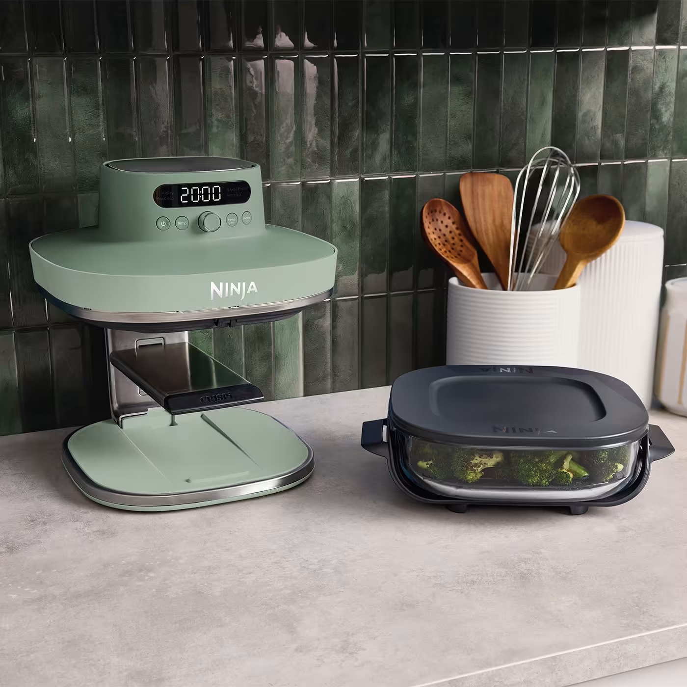 NINJA AS090UKGN CRISPi PRO 5-in-1 XL Glass Air Fryer - Moss Green - Image 2 NINJA AS090UKGN CRISPi PRO 5-in-1 XL Glass Air Fryer - Moss Green - Image 2