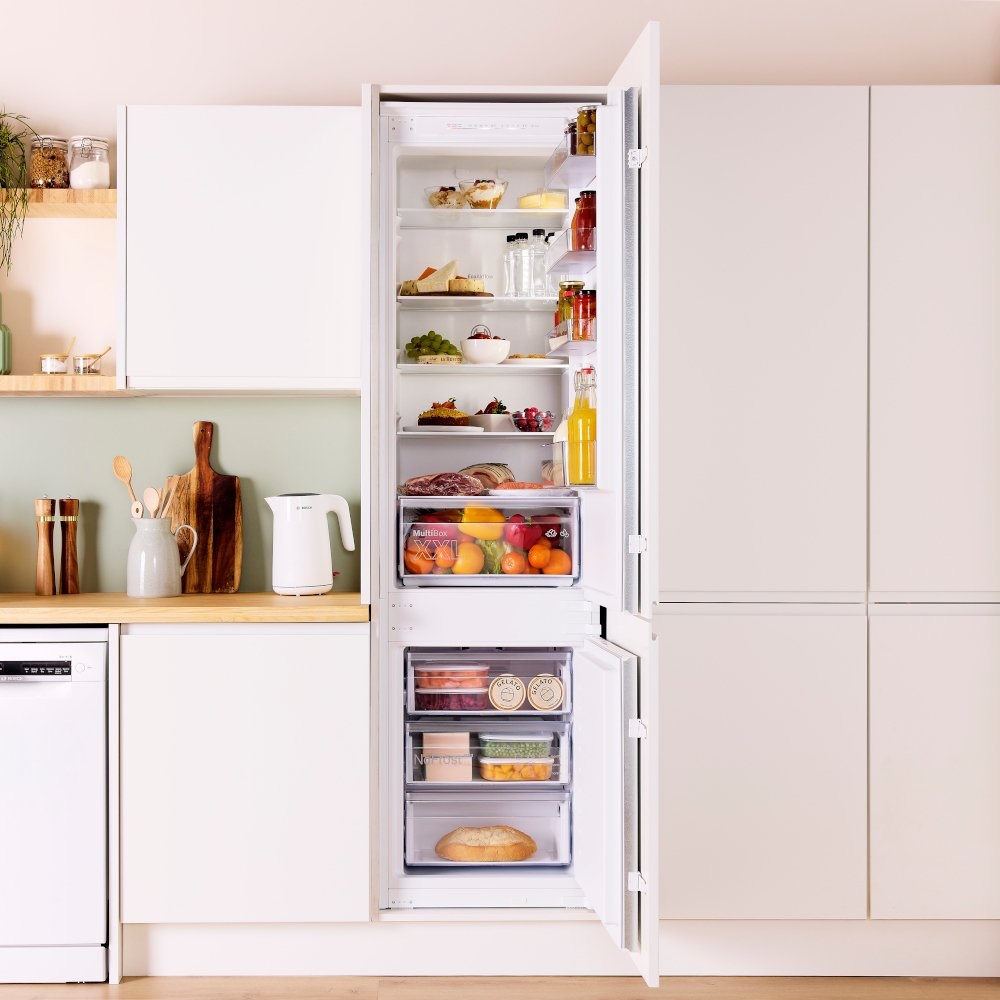 Bosch KIN96NSE0G No Frost Integrated Fridge Freezer, 70/30 - White - Image 3 Bosch KIN96NSE0G No Frost Integrated Fridge Freezer, 70/30 - White - Image 3