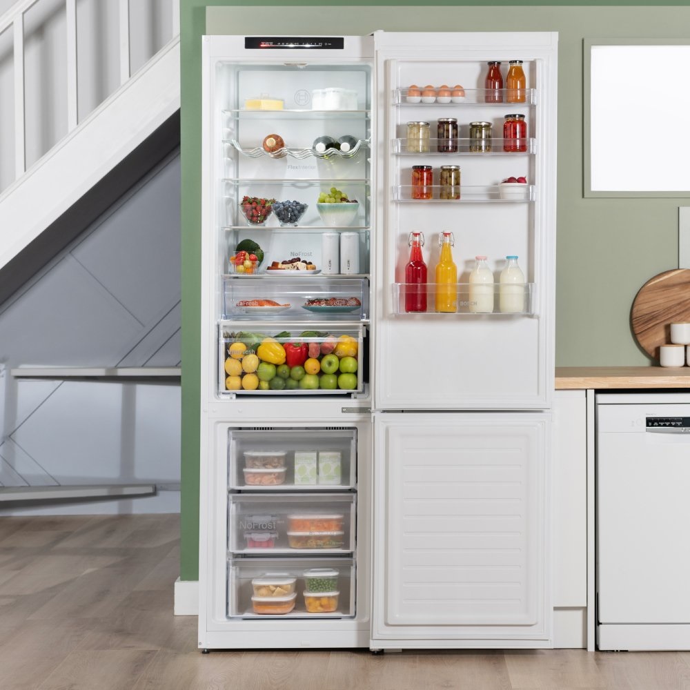 Bosch KGN392WDFG Series 4 No Frost Fridge Freezer, 70/30, White - Image 2 Bosch KGN392WDFG Series 4 No Frost Fridge Freezer, 70/30, White - Image 2
