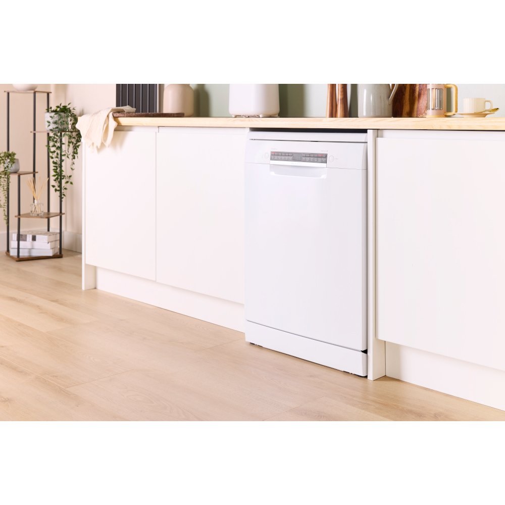 Bosch SMS4EMW06G Series 4 Dishwasher, 14 Place Settings – White - Image 2 Bosch SMS4EMW06G Series 4 Dishwasher, 14 Place Settings – White - Image 2